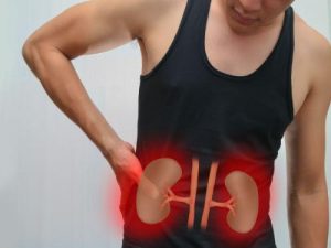 Uống đủ nước, hạn chế ăn mặn để không phải chạy thận