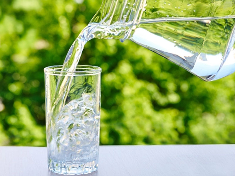 Uống ít nước làm gia tăng bệnh sỏi thận
