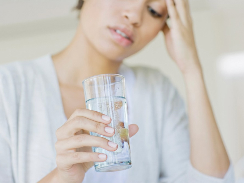 Uống ít nước làm tăng khả năng tạo sỏi niệu quản trái